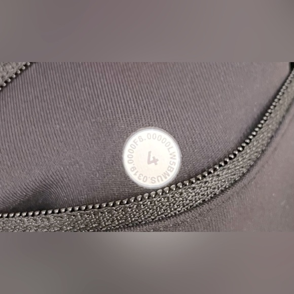 Lululemon Speed Up Tight 28" *Full-On Luxtreme Size 4 Legging in Black 🖤 - Picture 7 of 9